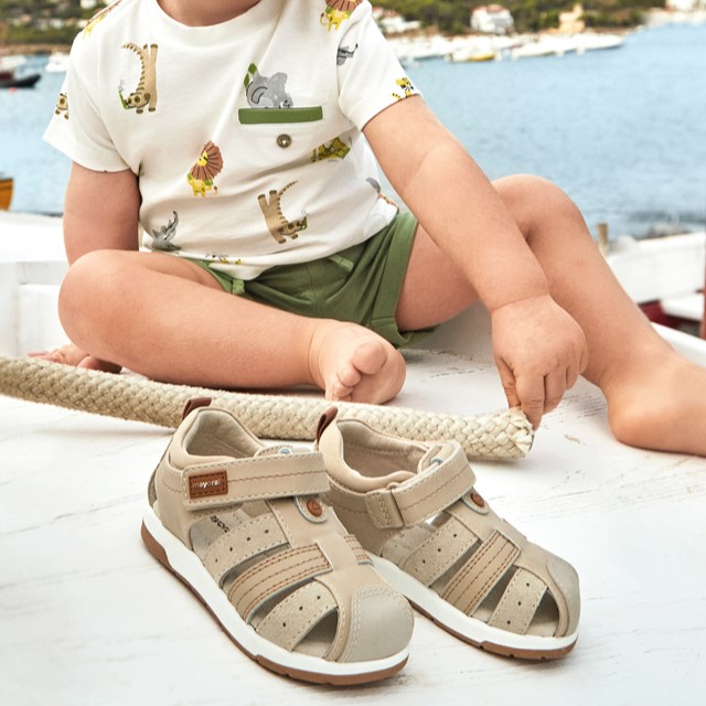 Mayoral Παιδικά πέδιλα κλειστά για αγόρι Μπεζ 25-41678-090